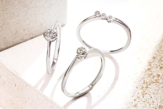 Ketahui Harga Cincin Emas Putih, Perhiasan yang Jadi Favorit untuk Tampil Modern